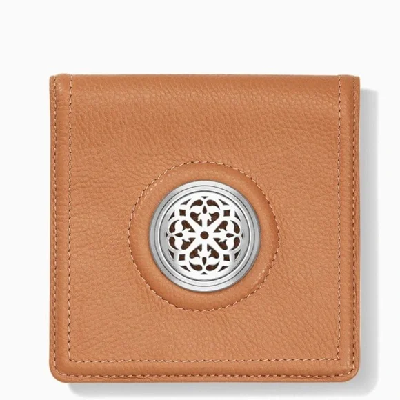 BRIGHTON FERRARA Ritorno Med Folio Medallion Leather Wallet Naturelle AUTHENTIC - Picture 2 of 6
